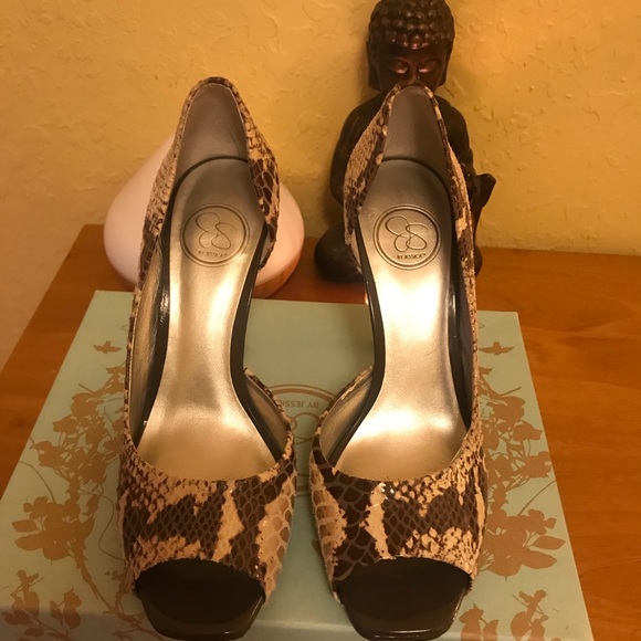 Jessica Simpson snakeskin Peep toe shoes - Picture 4 of 4